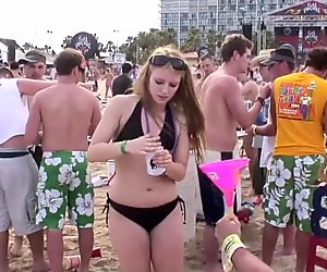 Девушки ушли ебанутые на Пляж